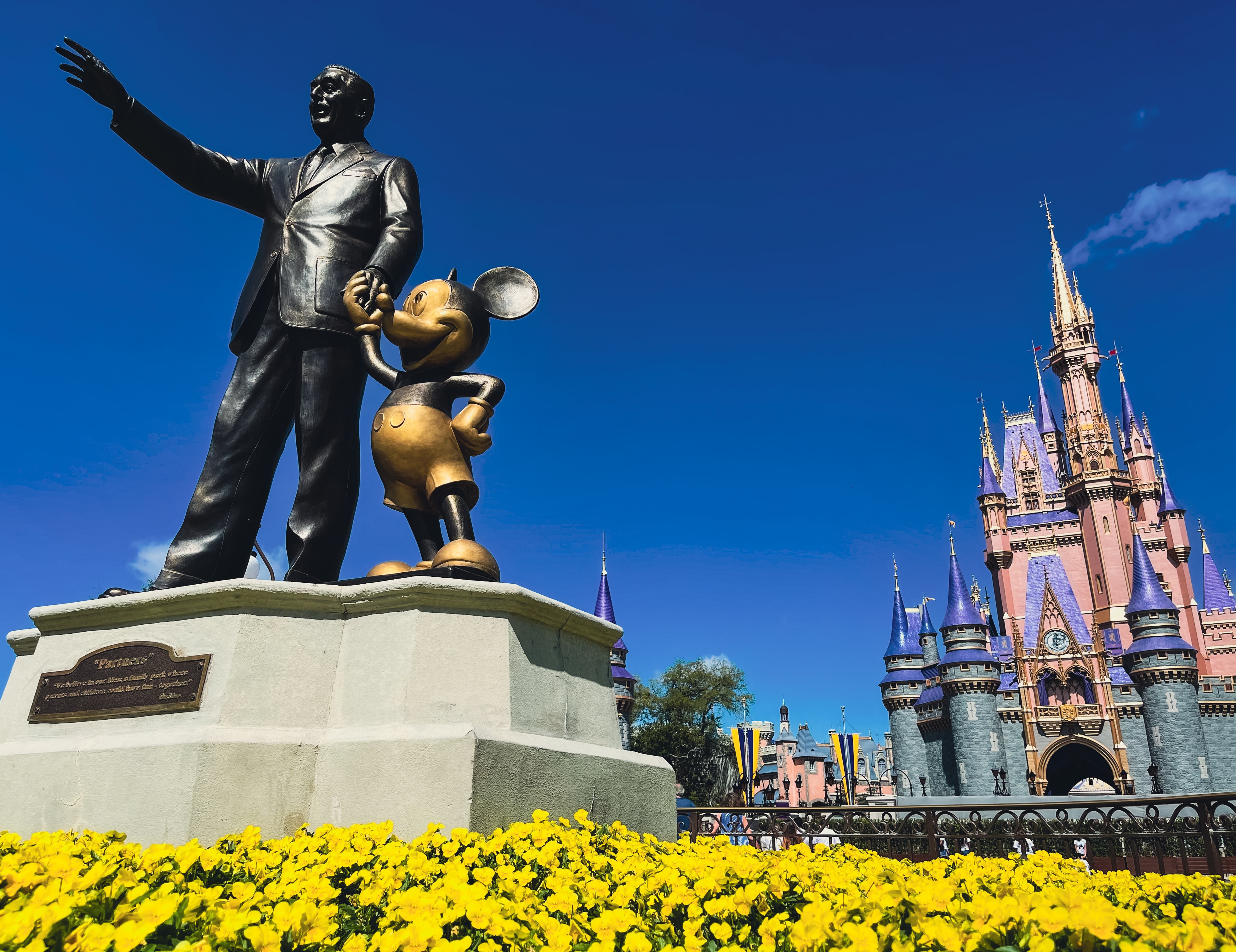 Walt-Disney-World-Statue